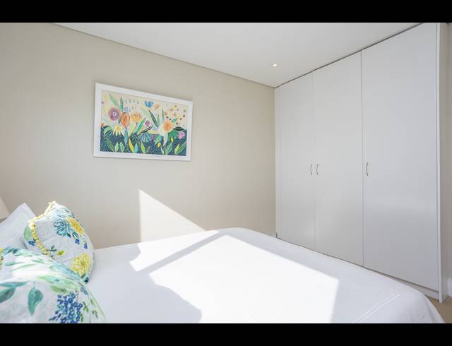 3 BEDROOM APARTMENT TO LET IN SEA POINT